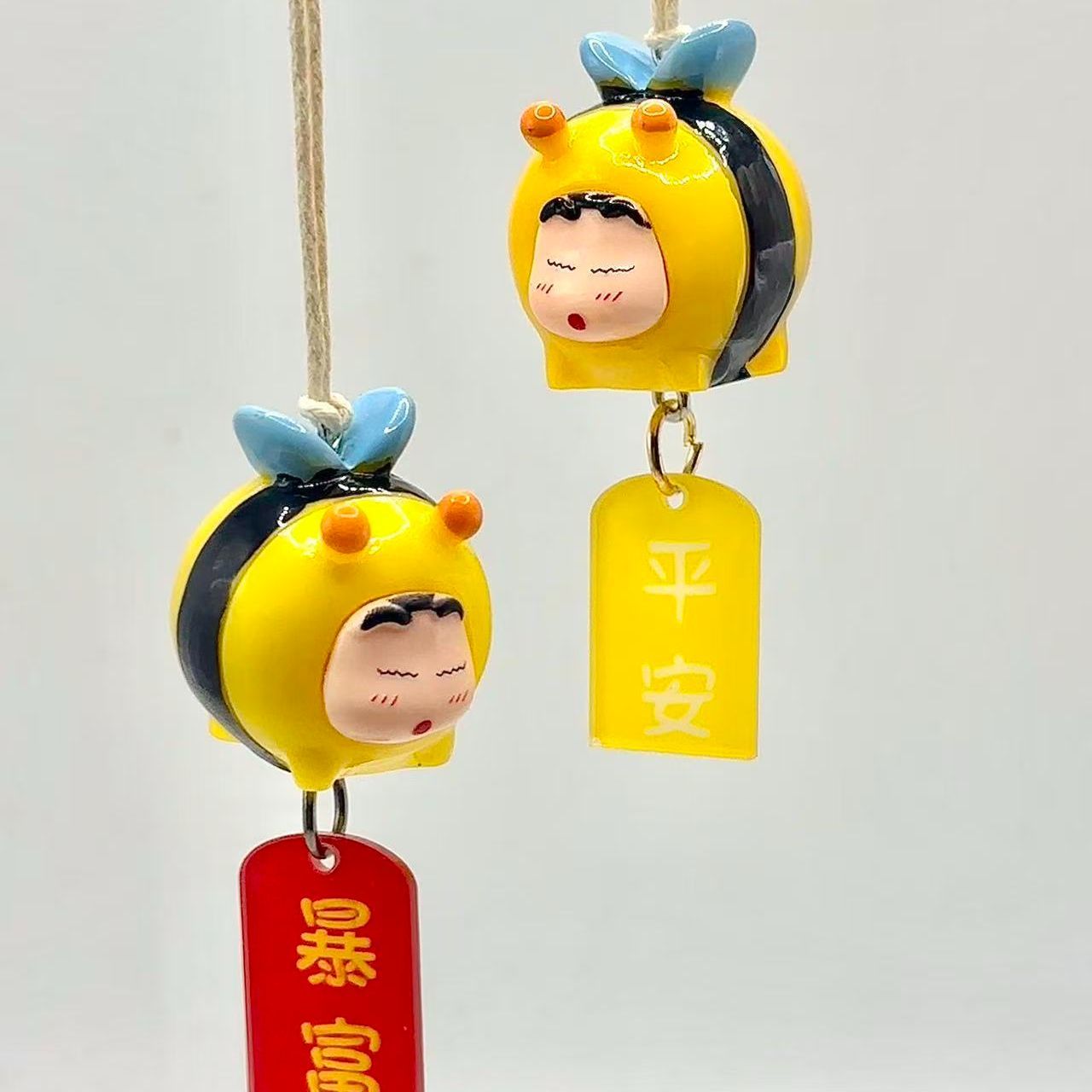 Car Accessories Inside - Crayon Shin-chan Bee Cosplay Figure Car